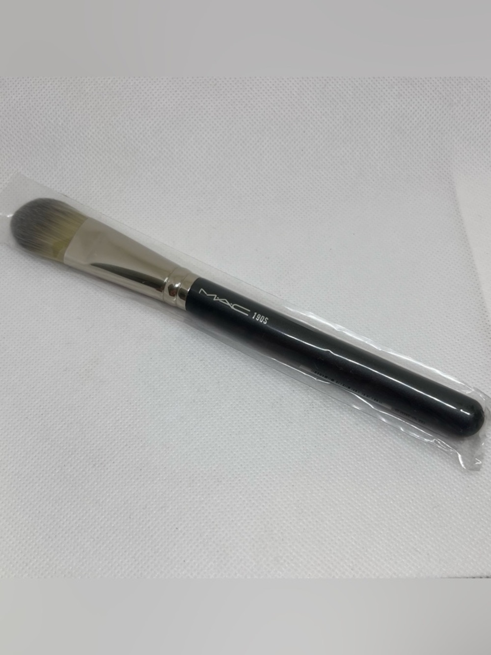 🔥NEW MAC 190S Foundation Brush FOR ANY FOUNDATION BLENDS FOUNDATION INTO SKIN
